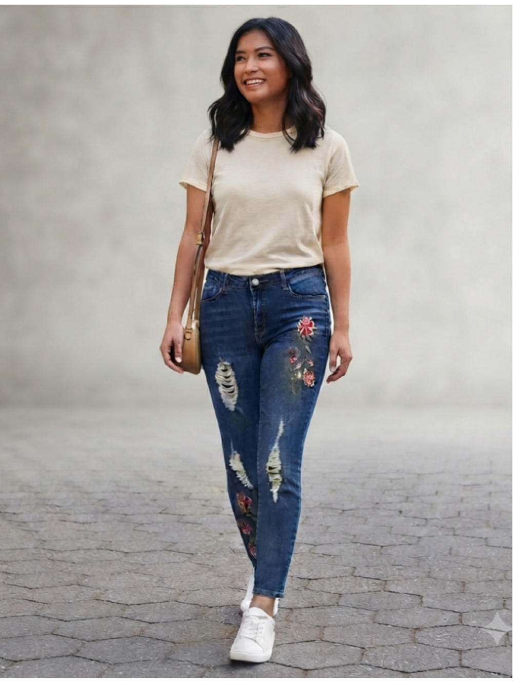 Refuge Washed Distressed Blue Denim with Floral Embroidered Womens size 12 EUC